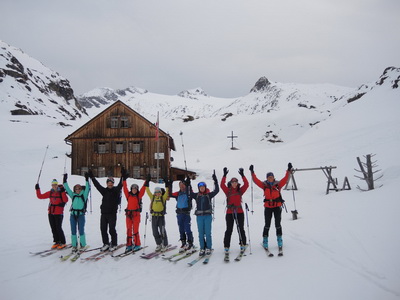Hands up, Ski down - Abfahrt Sonntag früh ins Tal
