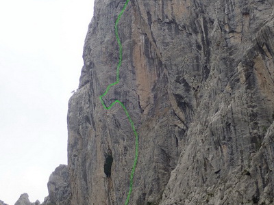 Wandfoto mit eingezeichnetem Routenverlauf der Velebitaski