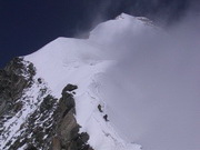 Beim Abstieg, Blick zurück auf den Gipfelgrat
