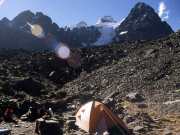 Unser Lager mit Condoriri Blick Rechts der 'Ala Sur' 5482 m