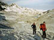 Erich und Barbara im unteren, blanken Teil des Gletschers