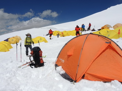 Camp 2 ist erreicht, wir befinden uns auf ca. 6200 Meter Seehöhe
