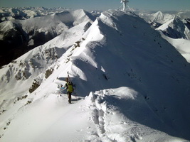 Sehr schöne alpine Verhältnisse am Gipfelgrat